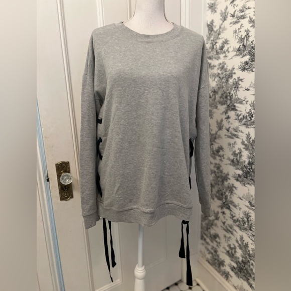 Wesley women’s oversized sweatshirt with tie detail at sides. Size Medium - Picture 1 of 5